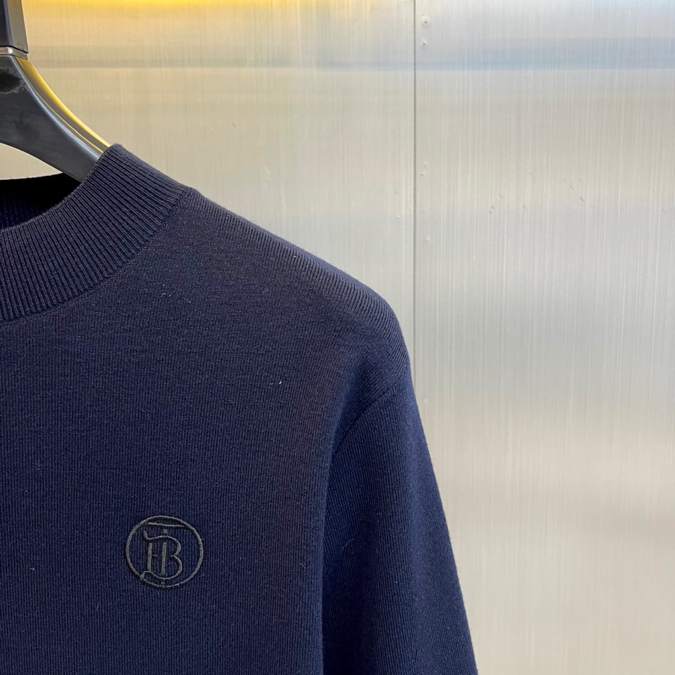 Bur巴宝莉、2025秋冬新品男士羊毛🐑针织衫，这款半高领针织衫采用创新面料配比，47.8%羊毛与27.