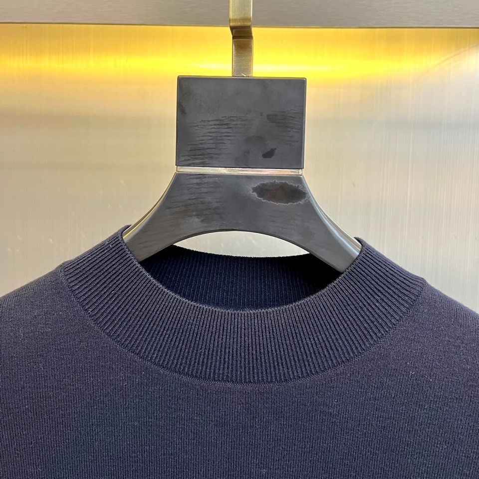 Bur巴宝莉、2025秋冬新品男士羊毛🐑针织衫，这款半高领针织衫采用创新面料配比，47.8%羊毛与27.