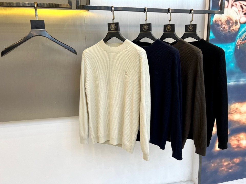 Loro Piana诺悠翩雅、2025秋冬新品针织衫，以创新混纺工艺重新定义秋冬舒适美学。款式采用经典圆