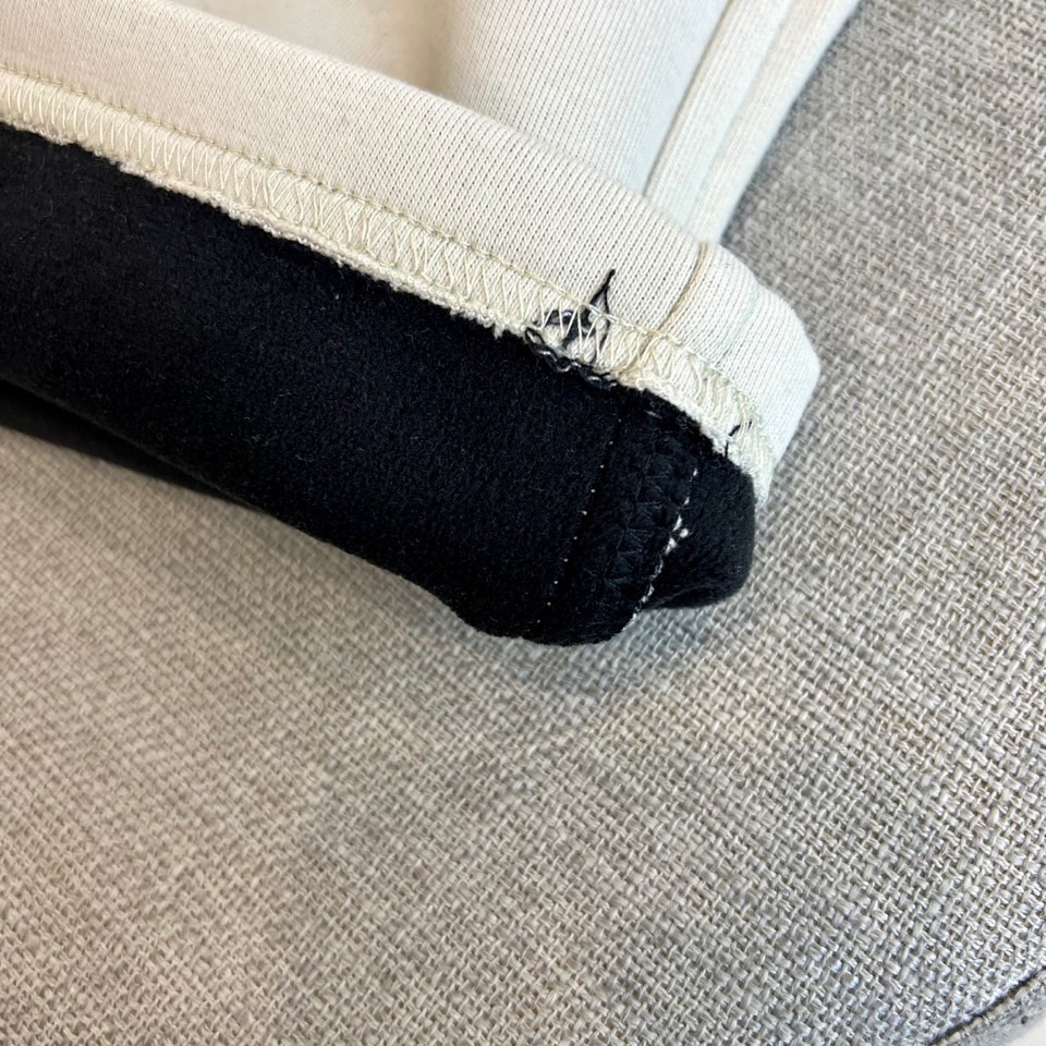 Burberry巴宝莉、 2025秋冬新品【加绒加厚】卫裤，款式采用弹性腰头设计，搭配饰有品牌经典格纹的