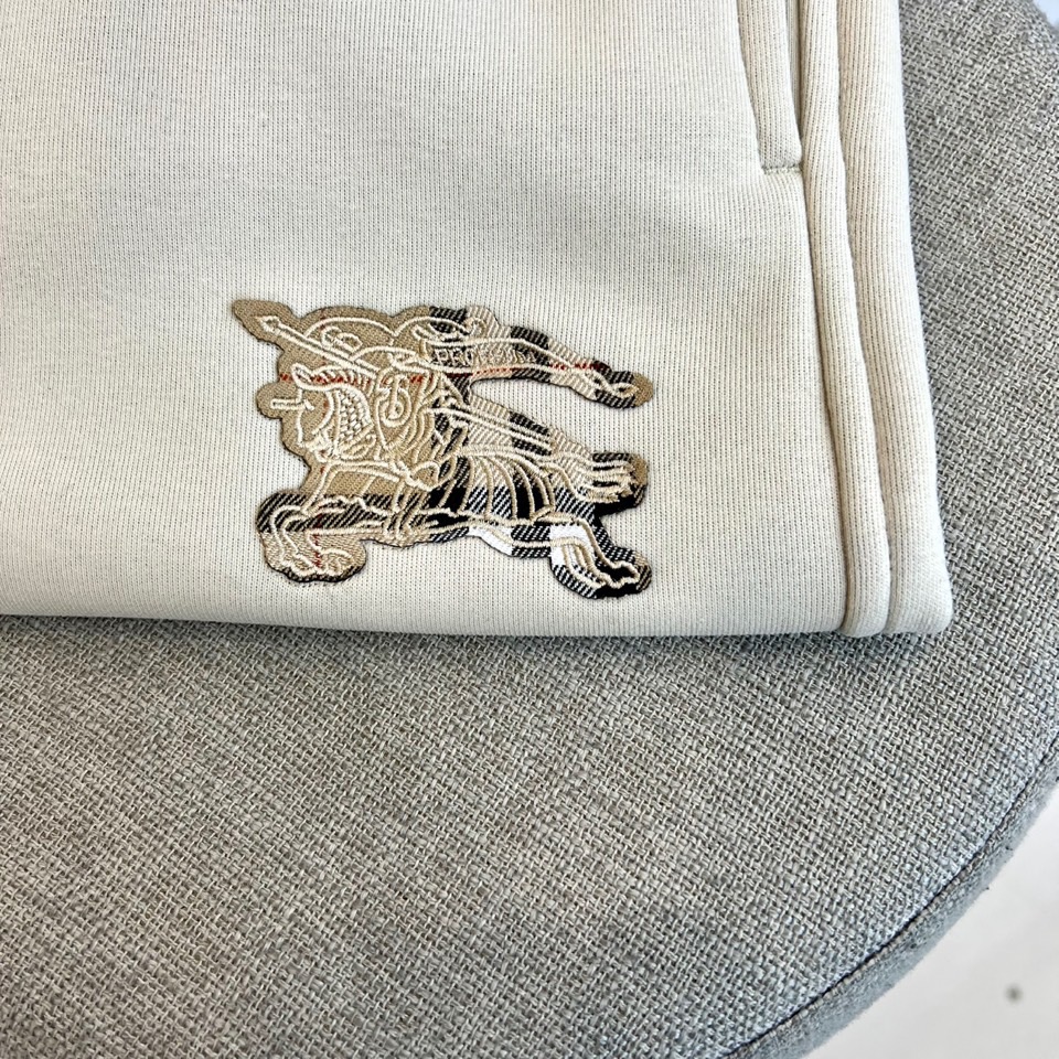 Burberry巴宝莉、 2025秋冬新品【加绒加厚】卫裤，款式采用弹性腰头设计，搭配饰有品牌经典格纹的
