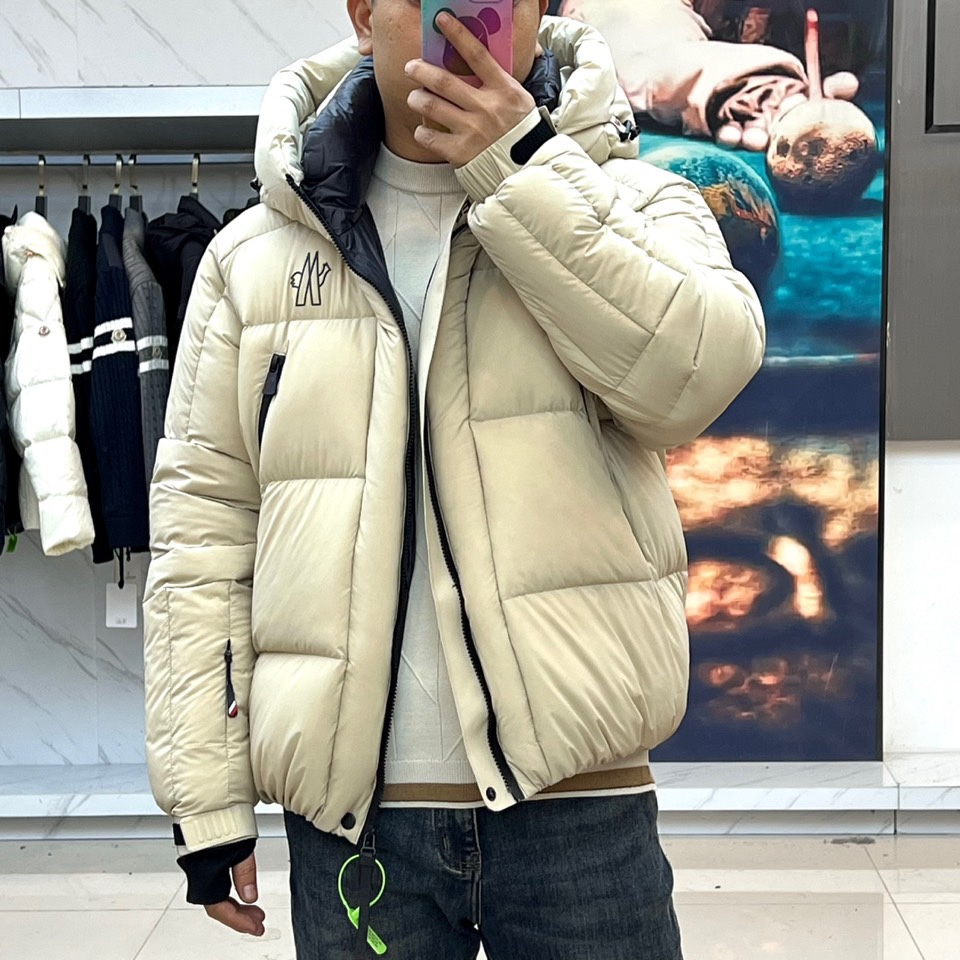 Mon蒙口（白鹅绒）、2025秋冬新款羽绒服，演绎阿尔卑斯雪山脉络的纯粹美学。这款GRENOBLE系列专