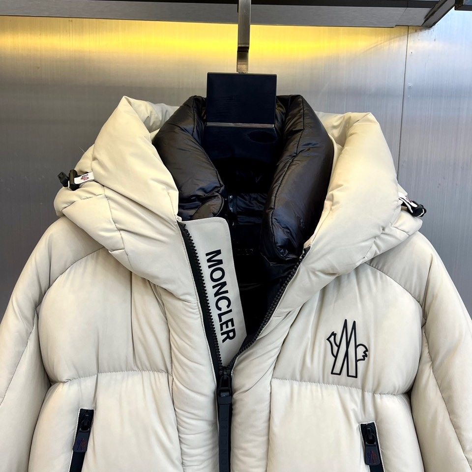 Mon蒙口（白鹅绒）、2025秋冬新款羽绒服，演绎阿尔卑斯雪山脉络的纯粹美学。这款GRENOBLE系列专