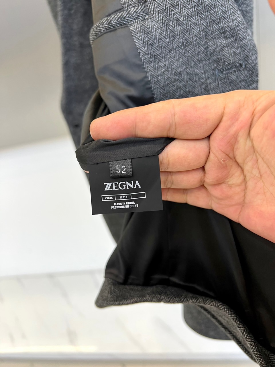 ZEGNA杰尼亚、2025秋冬新品西装外套。诠释现代绅士的从容姿态，重塑职场与生活的着装艺术1. 卓越面