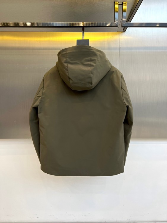 Zegna杰尼亚（鹅绒）、2025秋冬新品男士羽绒服夹克，以现代都市探索精神为灵感，推出这款兼具实用功能