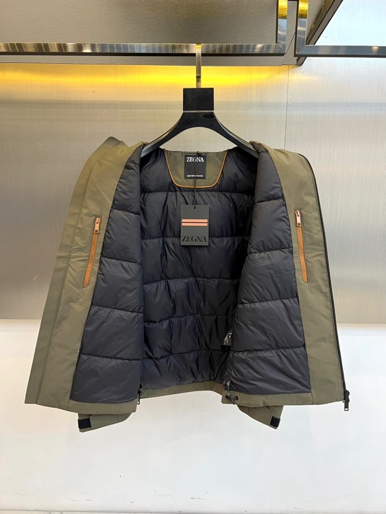 Zegna杰尼亚（鹅绒）、2025秋冬新品男士羽绒服夹克，以现代都市探索精神为灵感，推出这款兼具实用功能