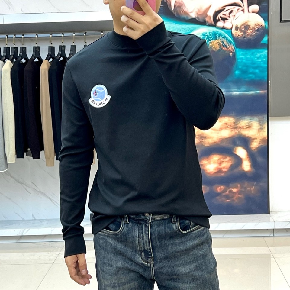 Mon蒙口、2025秋冬新品 MONCLER云感磨毛系列。采用创新莫代尔磨毛面料打造细腻肌肤触感，47%