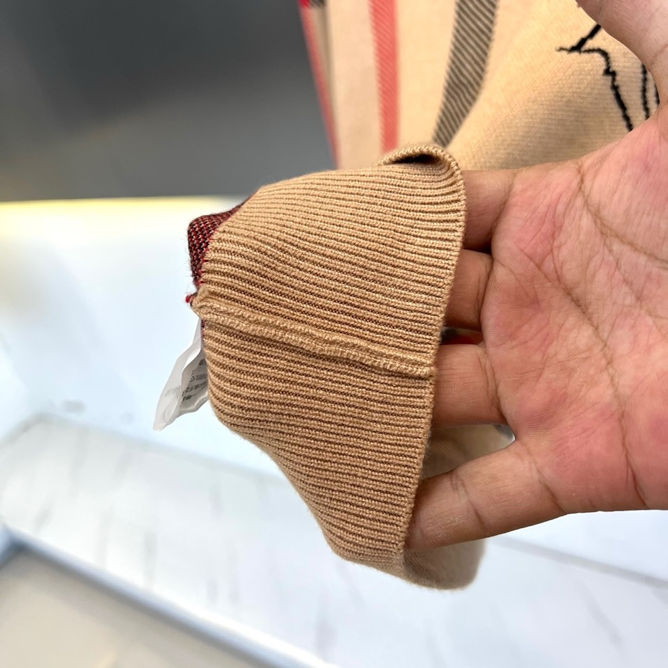 Bur巴宝莉、2025秋冬新品 巴宝莉英伦🐑羊毛针织衫高领毛衣。采用69%羊毛、16%天丝与15%再生纤