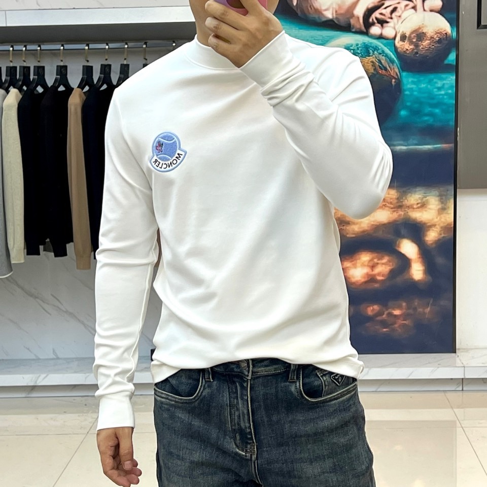 Mon蒙口、2025秋冬新品 MONCLER云感磨毛系列。采用创新莫代尔磨毛面料打造细腻肌肤触感，47%