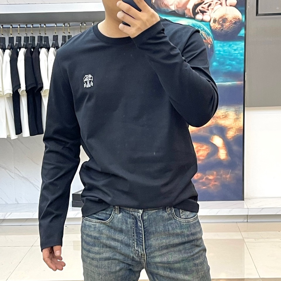 Brunello Cucinelli 2025秋冬系列。延续BC标志性的精湛工艺。2025秋冬系列以温润