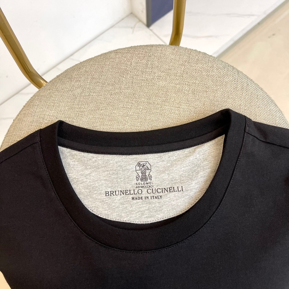 Brunello Cucinelli 2025秋冬系列。延续BC标志性的精湛工艺。2025秋冬系列以温润