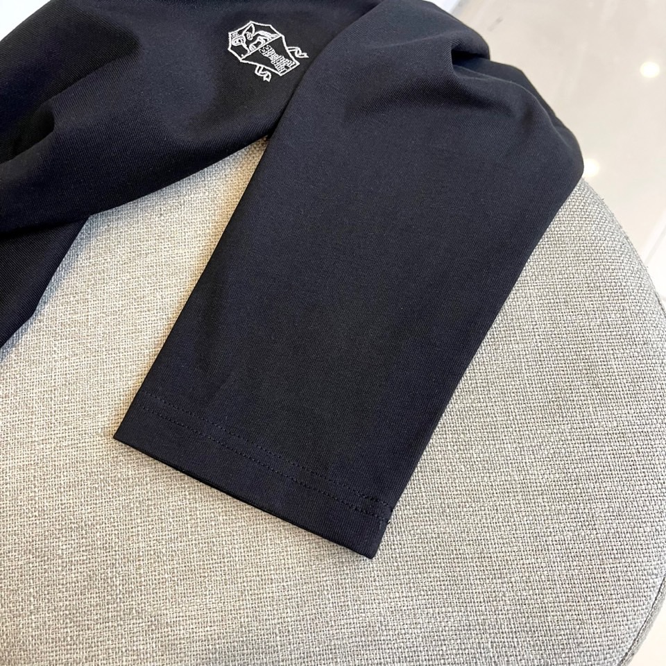 Brunello Cucinelli 2025秋冬系列。延续BC标志性的精湛工艺。2025秋冬系列以温润