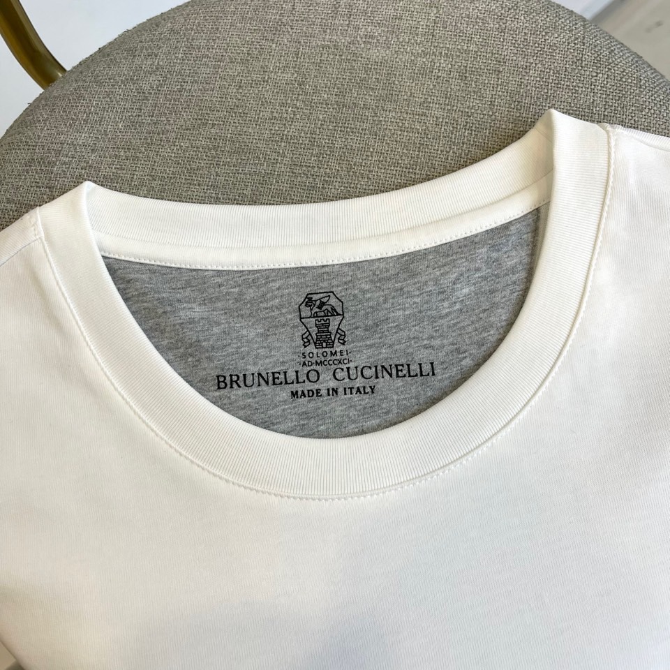 Brunello Cucinelli 2025秋冬系列。延续BC标志性的精湛工艺。2025秋冬系列以温润