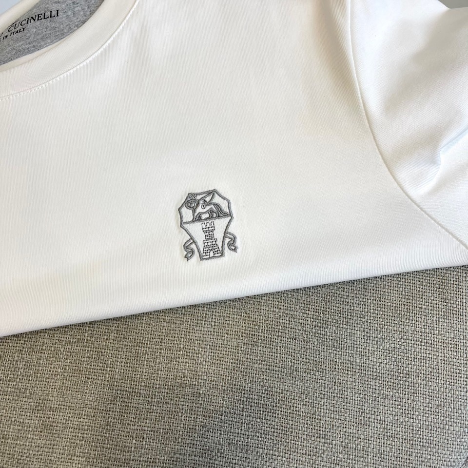 Brunello Cucinelli 2025秋冬系列。延续BC标志性的精湛工艺。2025秋冬系列以温润