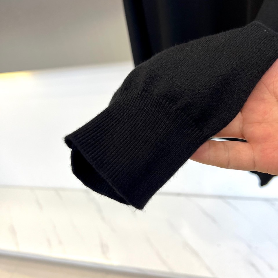 Brunello Cucinelli-BC，BC 2025秋冬系列新品圆领长袖针织衫，采用68%羊毛、2