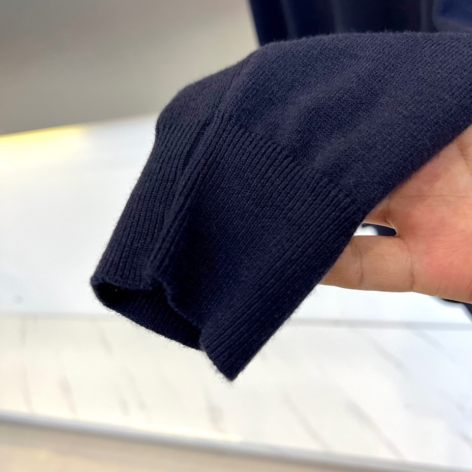 Brunello Cucinelli-BC，BC 2025秋冬系列新品圆领长袖针织衫，采用68%羊毛、2