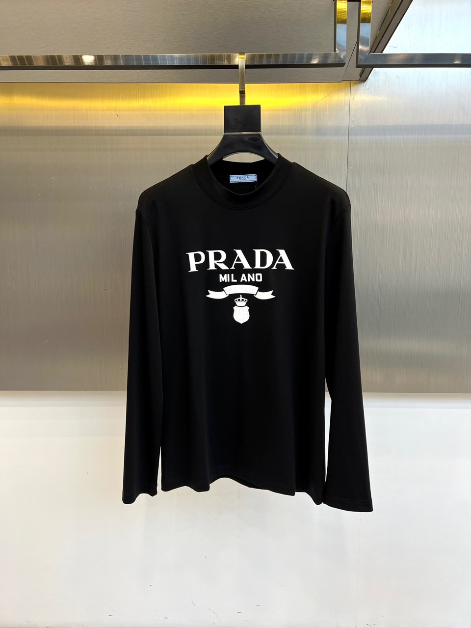 Prad普拉、25s秋冬最新款圆领打底套头卫衣打底，面料采用双面高支兰精莫代尔空气层，入手便知非常柔软，