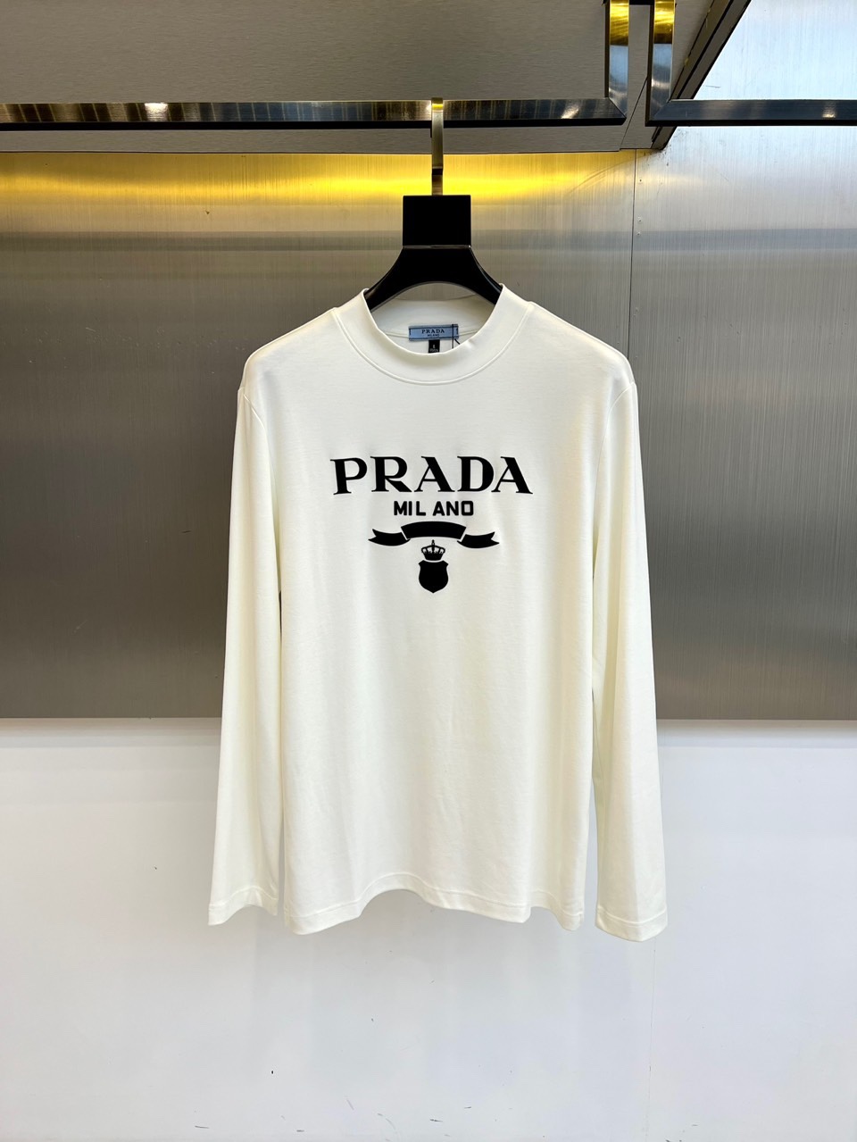 Prad普拉、25s秋冬最新款圆领打底套头卫衣打底，面料采用双面高支兰精莫代尔空气层，入手便知非常柔软，