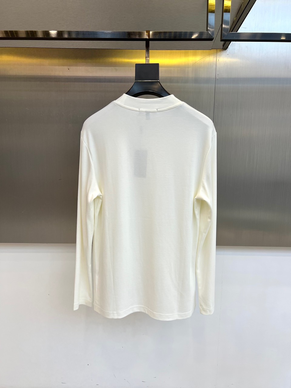 Prad普拉、25s秋冬最新款圆领打底套头卫衣打底，面料采用双面高支兰精莫代尔空气层，入手便知非常柔软，