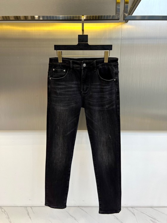 Dio迪奥、25FW早秋秋冬新品发售男士牛仔裤，以工艺和面料为主导的一款休闲裤，通体的辅料和面料皆为意大