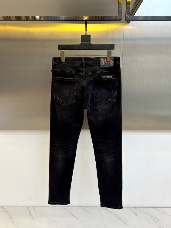 Dio迪奥、25FW早秋秋冬新品发售男士牛仔裤，以工艺和面料为主导的一款休闲裤，通体的辅料和面料皆为意大