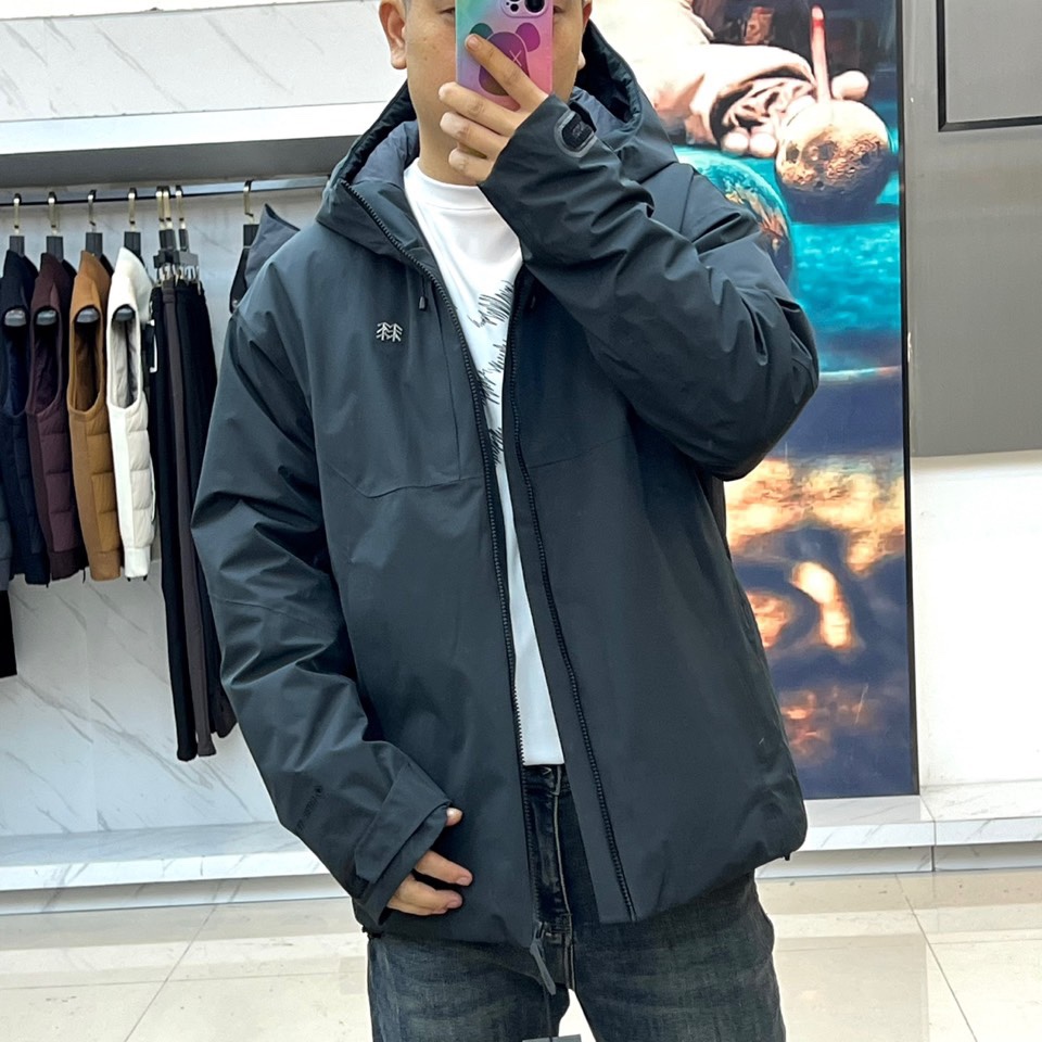 可隆（KOLON SPORT）（高端鹅绒）高端户外品牌体验。2025秋冬新品专业防护连帽外套，以冰川灰与