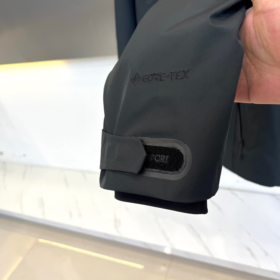 可隆（KOLON SPORT）（高端鹅绒）高端户外品牌体验。2025秋冬新品专业防护连帽外套，以冰川灰与