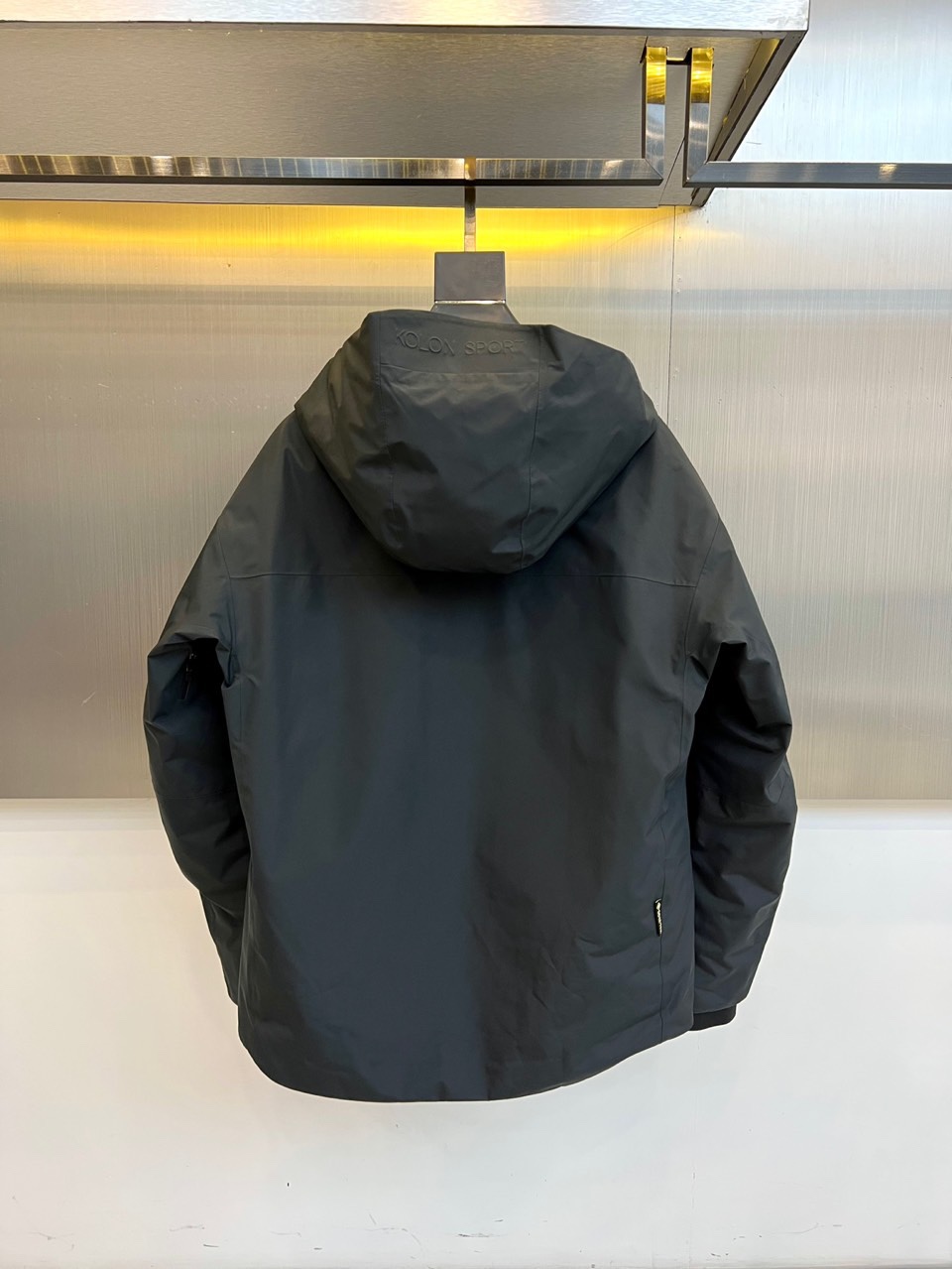 可隆（KOLON SPORT）（高端鹅绒）高端户外品牌体验。2025秋冬新品专业防护连帽外套，以冰川灰与