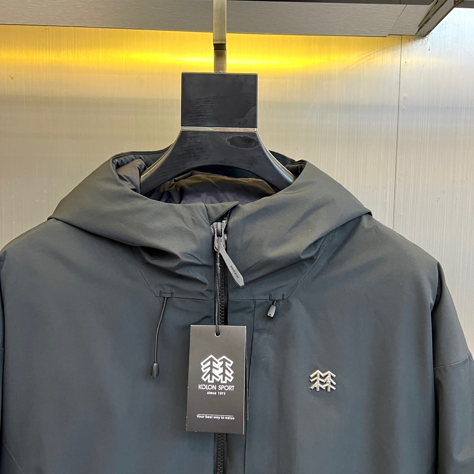 可隆（KOLON SPORT）（高端鹅绒）高端户外品牌体验。2025秋冬新品专业防护连帽外套，以冰川灰与
