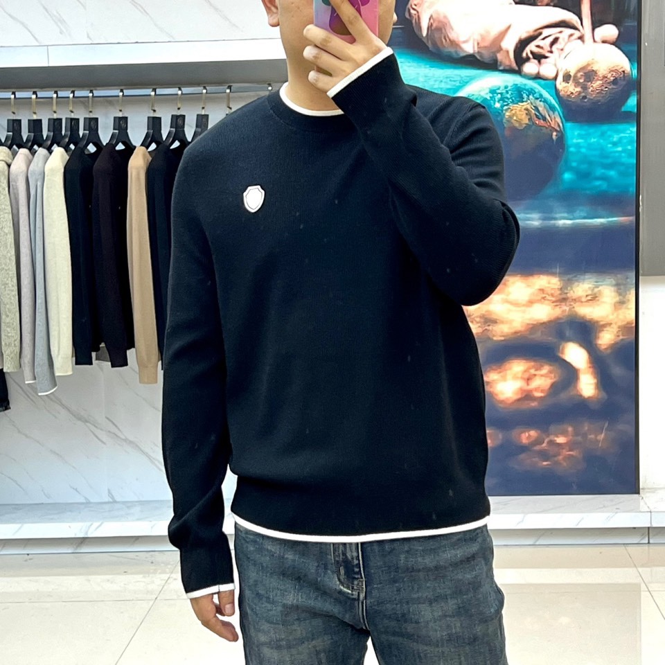 Brunello cucinelli-BC，2025秋冬新品针织衫。圆领设计搭配领口与下摆的白色镶边工艺