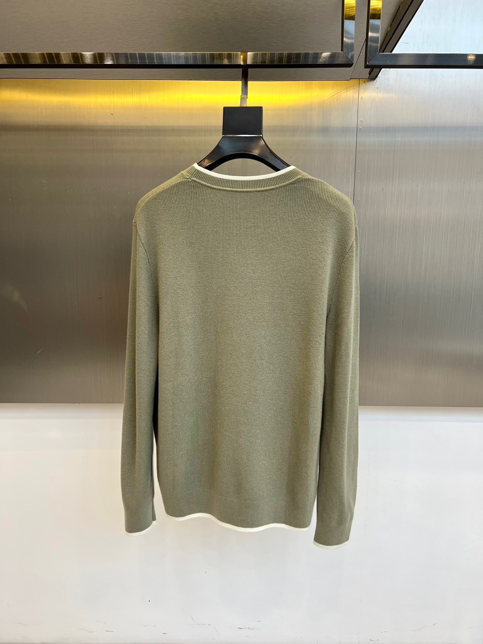 Brunello cucinelli-BC，2025秋冬新品针织衫。圆领设计搭配领口与下摆的白色镶边工艺