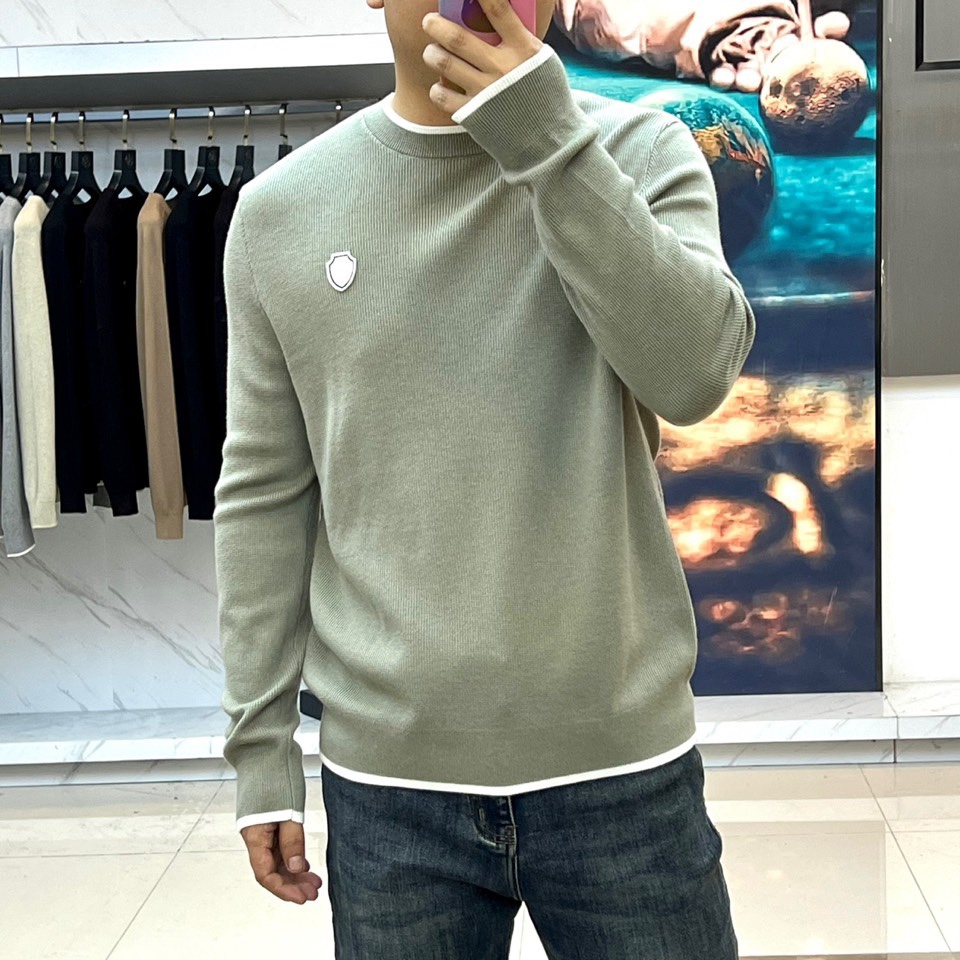 Brunello cucinelli-BC，2025秋冬新品针织衫。圆领设计搭配领口与下摆的白色镶边工艺