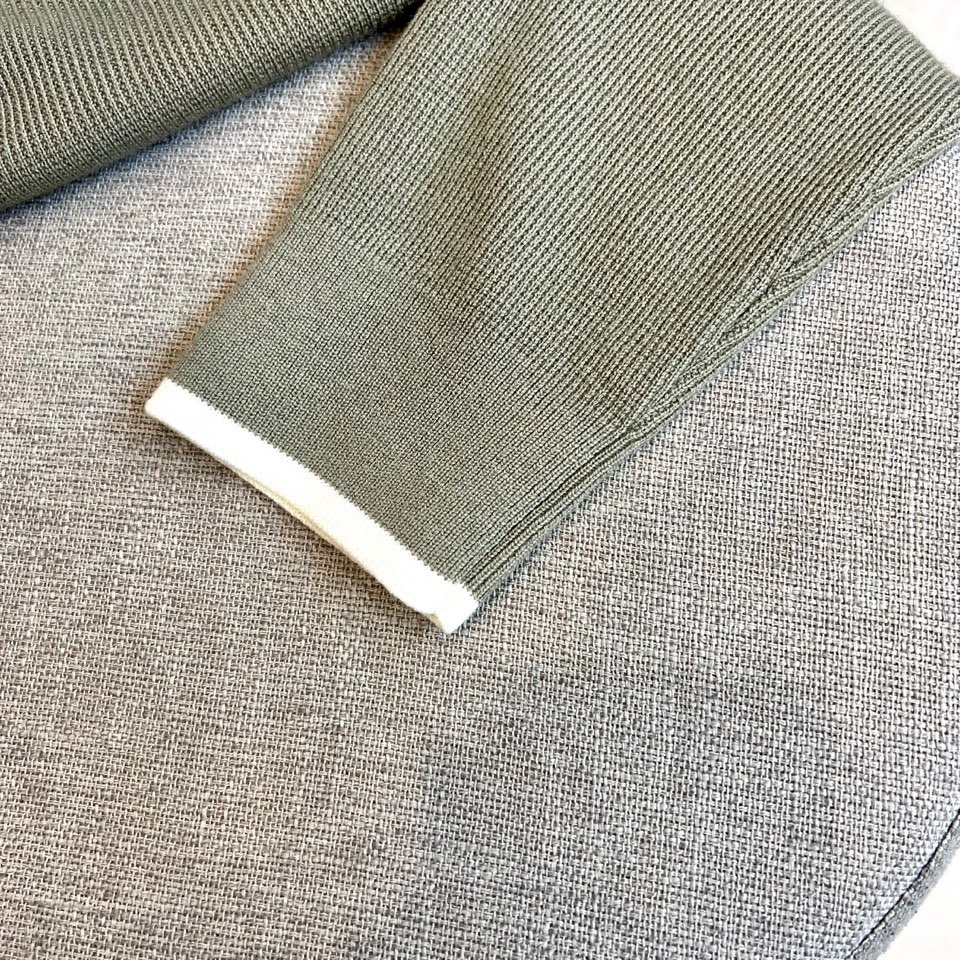 Brunello cucinelli-BC，2025秋冬新品针织衫。圆领设计搭配领口与下摆的白色镶边工艺