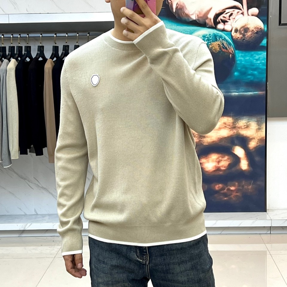 Brunello cucinelli-BC，2025秋冬新品针织衫。圆领设计搭配领口与下摆的白色镶边工艺