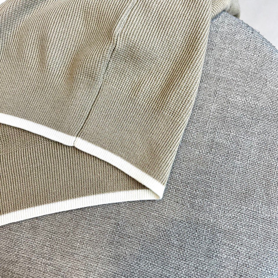 Brunello cucinelli-BC，2025秋冬新品针织衫。圆领设计搭配领口与下摆的白色镶边工艺