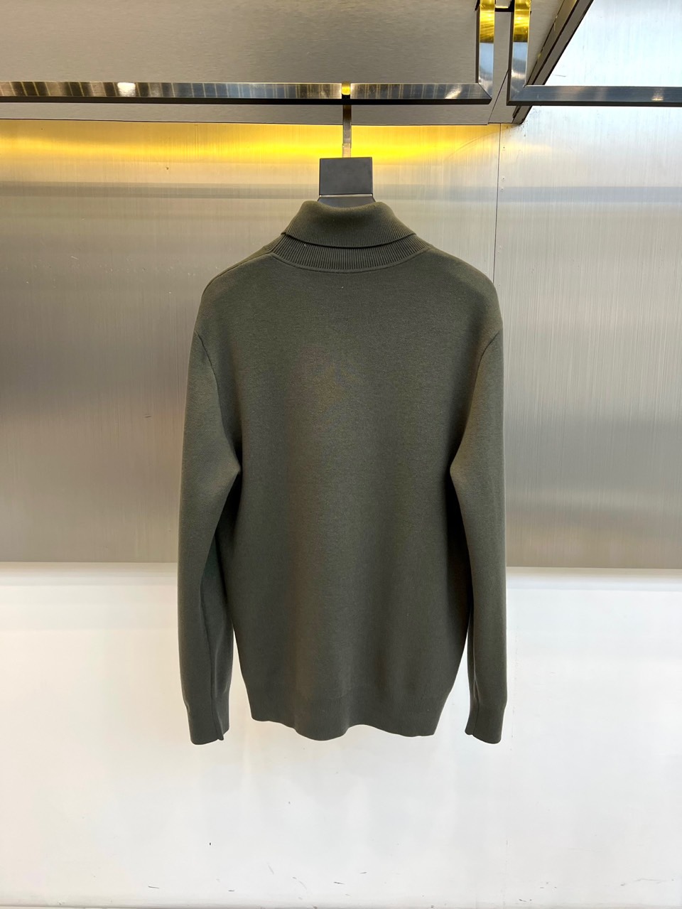 Loro Piana诺悠翩雅、羊毛混纺高领毛衣，2025秋冬新品，款式采用高领设计，不仅保暖御寒，更能修