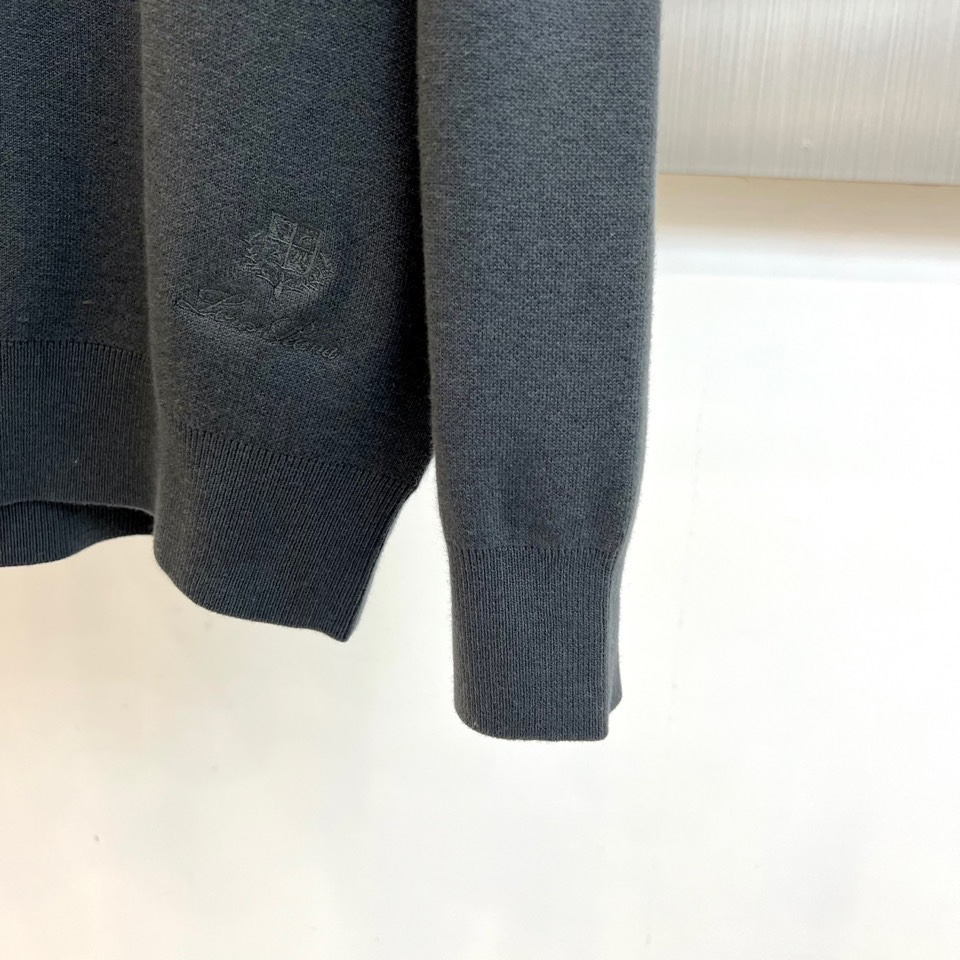 Loro Piana诺悠翩雅、羊毛混纺高领毛衣，2025秋冬新品，款式采用高领设计，不仅保暖御寒，更能修