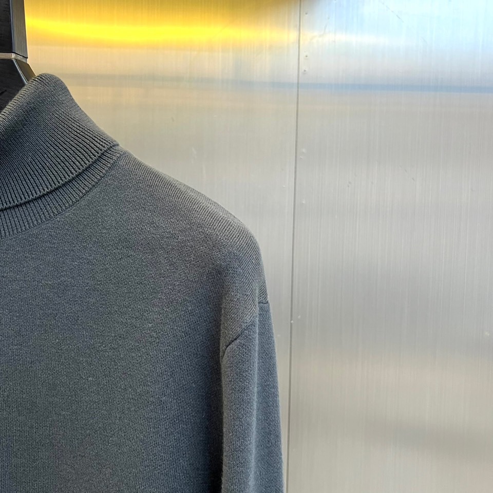 Loro Piana诺悠翩雅、羊毛混纺高领毛衣，2025秋冬新品，款式采用高领设计，不仅保暖御寒，更能修