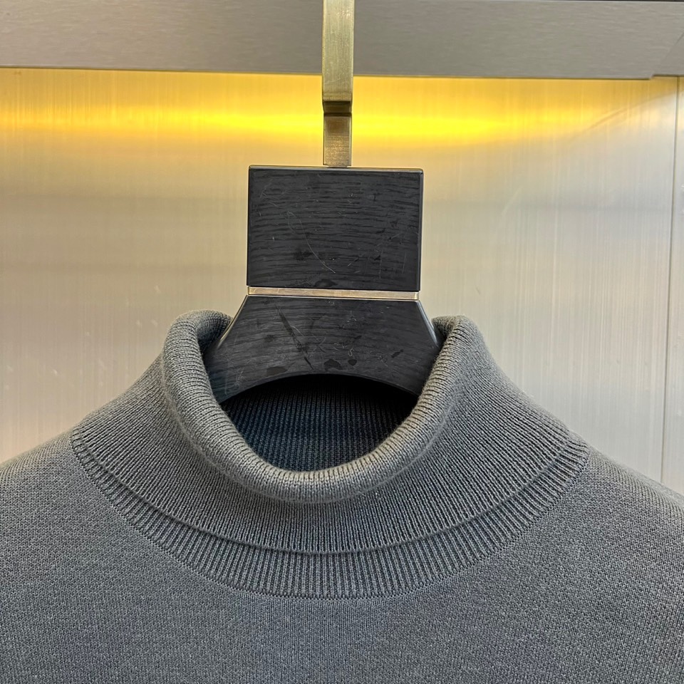 Loro Piana诺悠翩雅、羊毛混纺高领毛衣，2025秋冬新品，款式采用高领设计，不仅保暖御寒，更能修