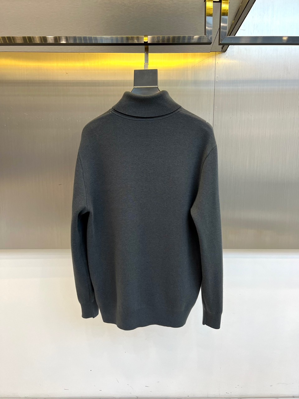 Loro Piana诺悠翩雅、羊毛混纺高领毛衣，2025秋冬新品，款式采用高领设计，不仅保暖御寒，更能修