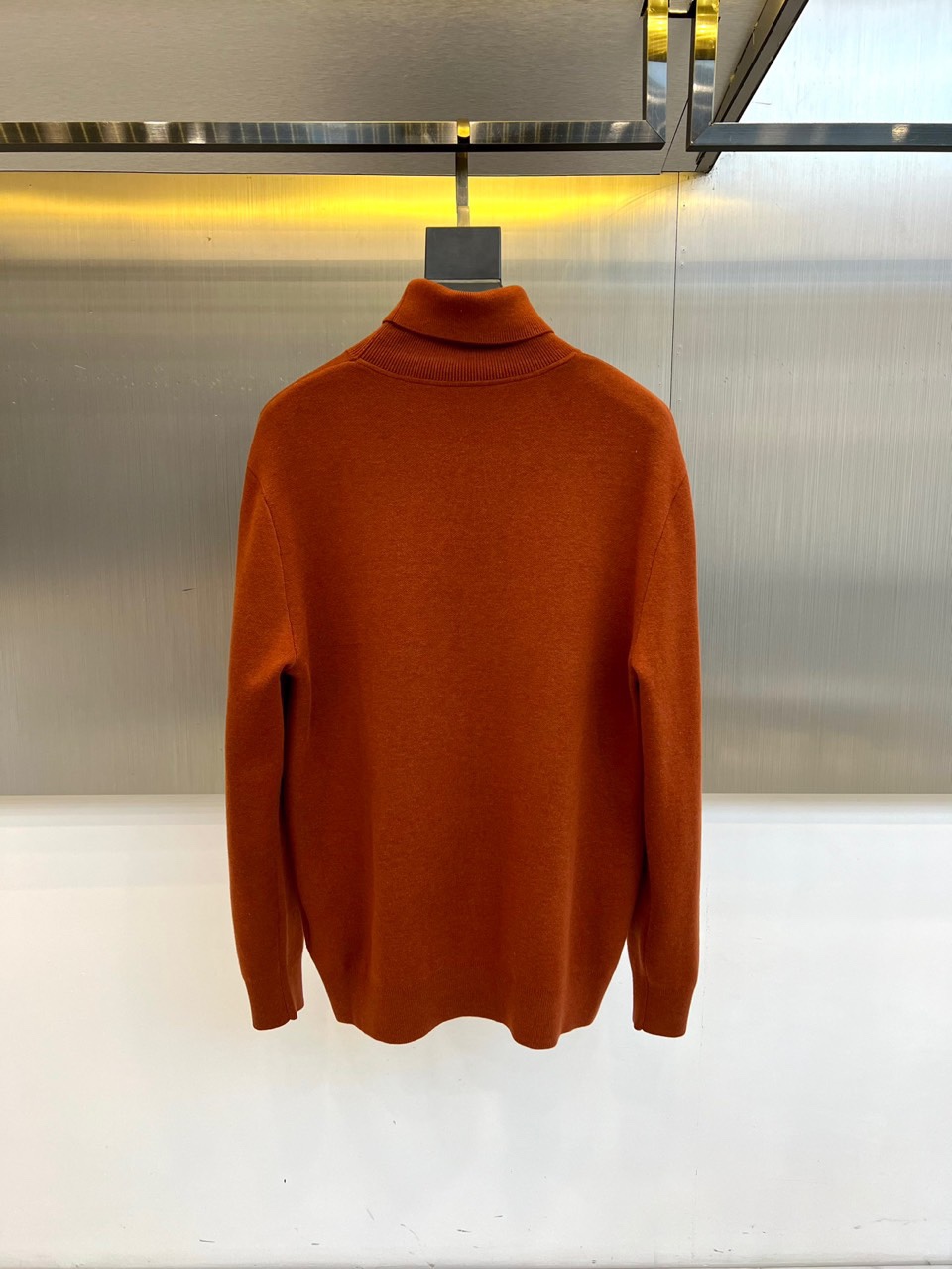 Loro Piana诺悠翩雅、羊毛混纺高领毛衣，2025秋冬新品，款式采用高领设计，不仅保暖御寒，更能修