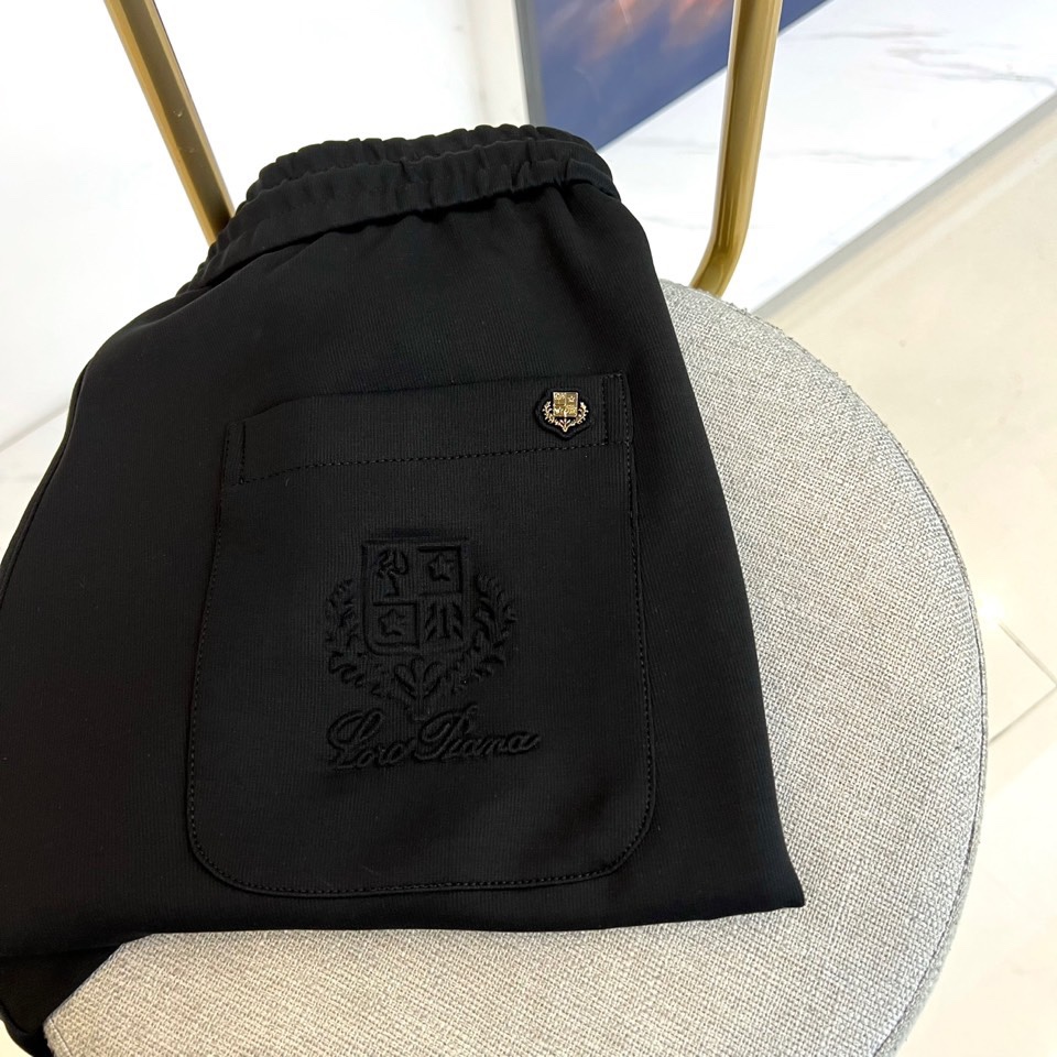 Loro Piana诺悠翩雅、2025秋冬新品男士休闲运动裤系列，以深邃黑色、高级深灰与经典深蓝三款色调