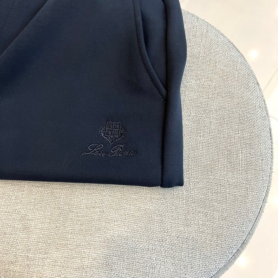 Loro Piana诺悠翩雅、2025秋冬新品男士休闲运动裤系列，以深邃黑色、高级深灰与经典深蓝三款色调