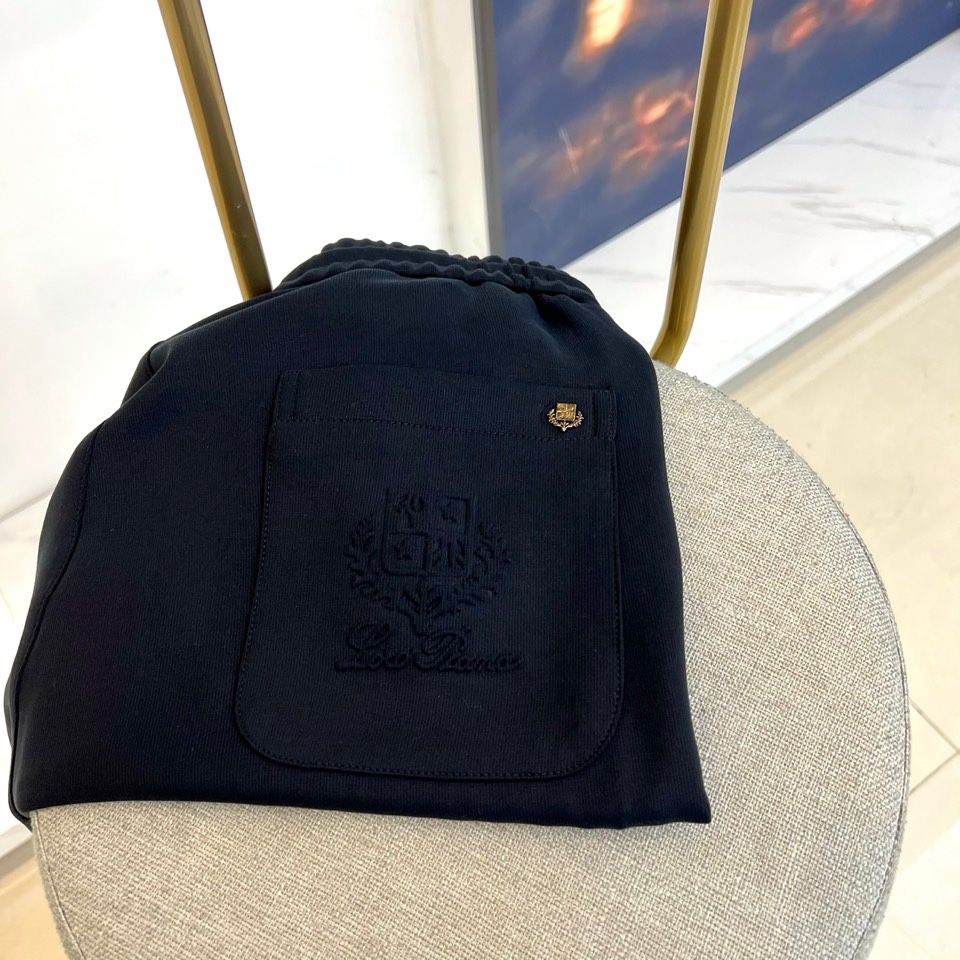 Loro Piana诺悠翩雅、2025秋冬新品男士休闲运动裤系列，以深邃黑色、高级深灰与经典深蓝三款色调