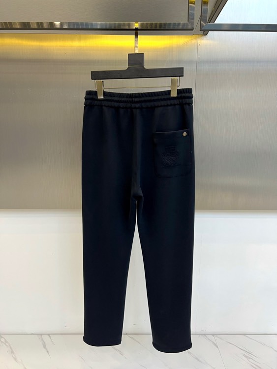 Loro Piana诺悠翩雅、2025秋冬新品男士休闲运动裤系列，以深邃黑色、高级深灰与经典深蓝三款色调