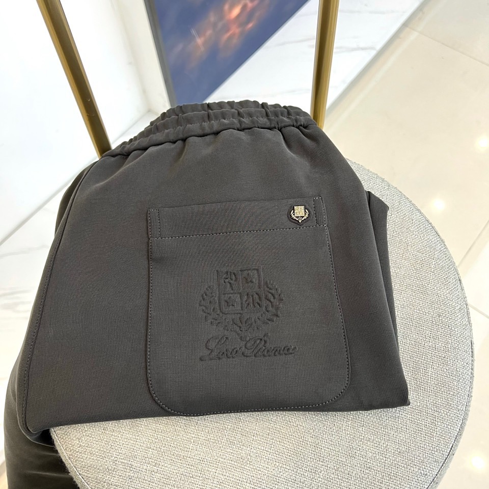 Loro Piana诺悠翩雅、2025秋冬新品男士休闲运动裤系列，以深邃黑色、高级深灰与经典深蓝三款色调