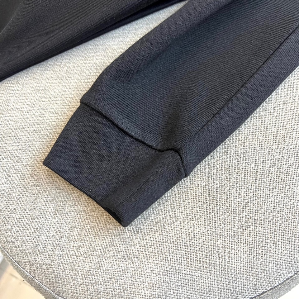 Brunello Cucinelli-2025秋冬新品空气层圆领卫衣，以高级诠释低调奢华的日常着装美学。