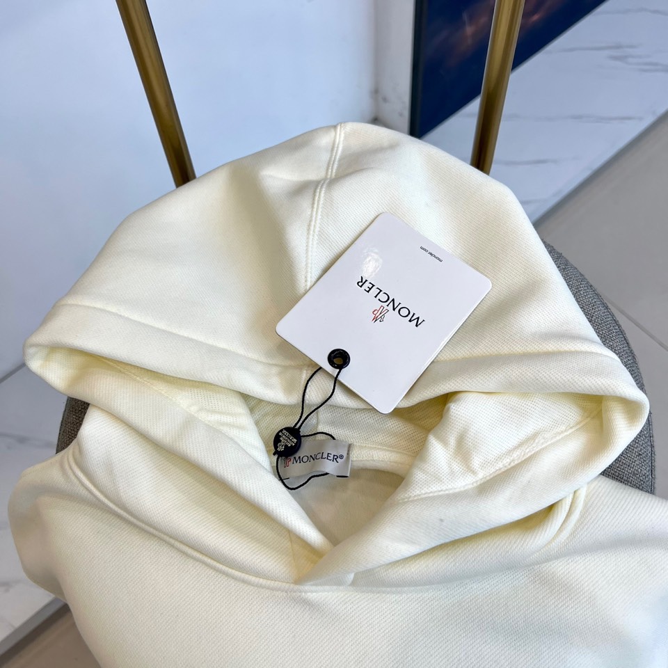 Moncler蒙口、 2025秋冬新品加绒加厚连帽卫衣，款式采用经典连帽设计，结合加绒加厚的空气棉材质，