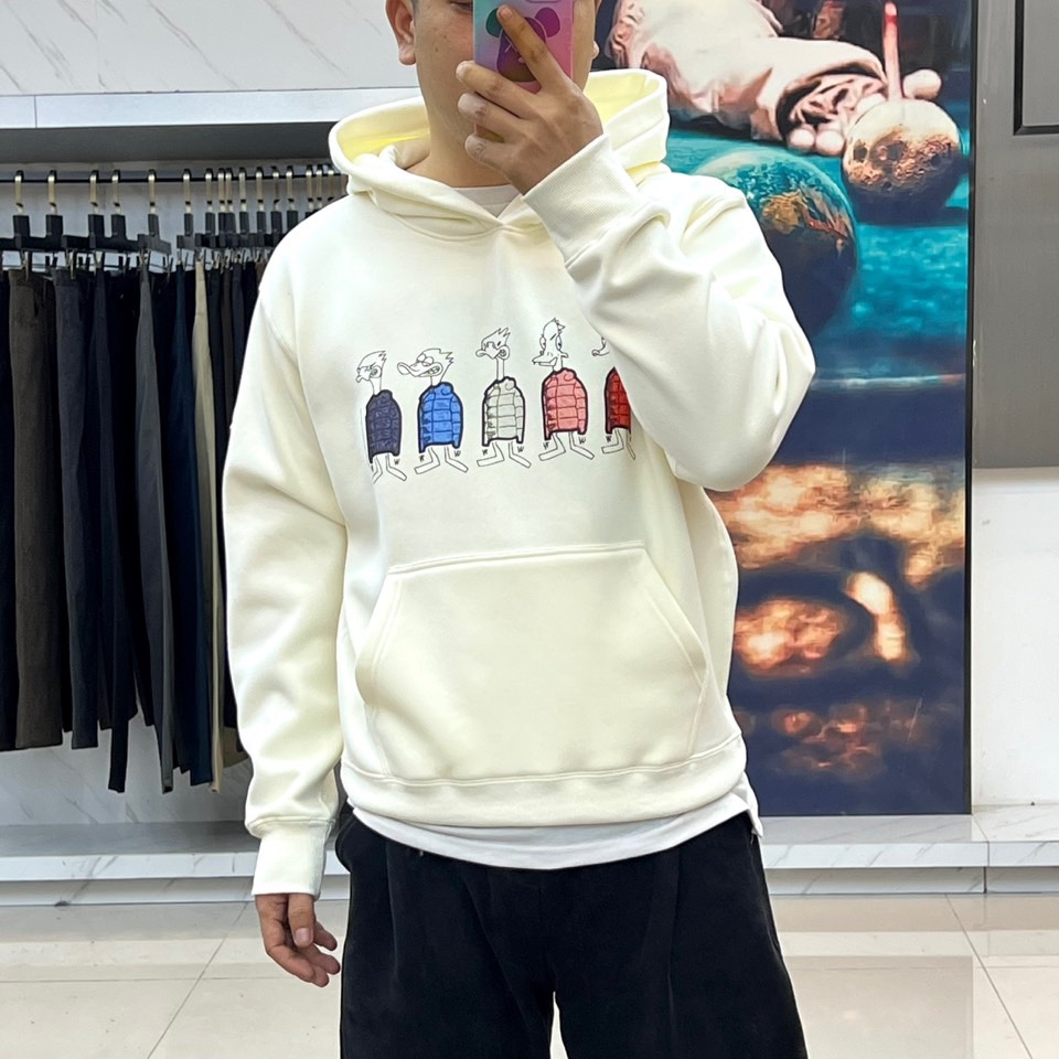 Moncler蒙口、 2025秋冬新品加绒加厚连帽卫衣，款式采用经典连帽设计，结合加绒加厚的空气棉材质，