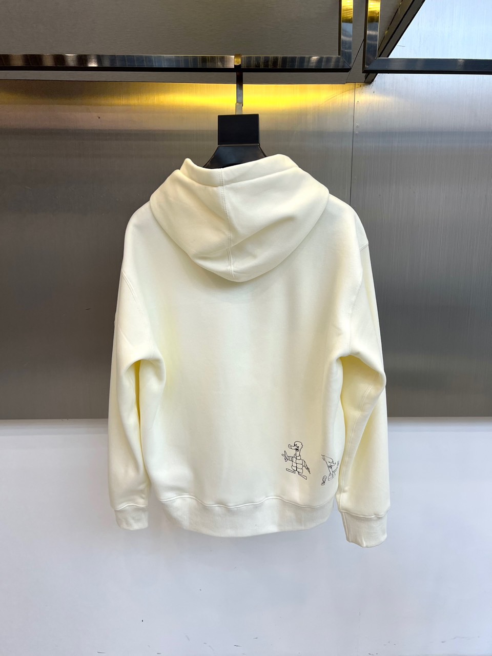 Moncler蒙口、 2025秋冬新品加绒加厚连帽卫衣，款式采用经典连帽设计，结合加绒加厚的空气棉材质，